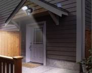 אנו מקבעים את חיישן התנועה על הקיר