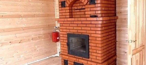 תנורי עץ קמינים בוערים ארוכים לבקתות קיץ