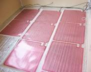 רצפה חמה מתחת לינוליאום על רצפת עץ