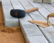 סלילת לוחות בשבילים במחירי הארץ