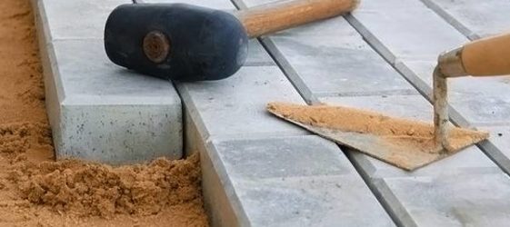 סלילת לוחות בשבילים במחירי הארץ