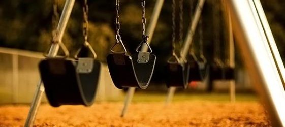 נדנדת גינה עשה זאת בעצמך ממתכת: רישומים, מידות ותמונות