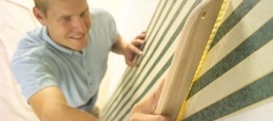 כיצד להדביק טפט ויניל מגובה נייר