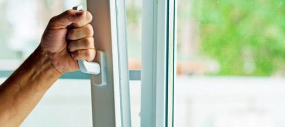 כיצד להתאים חלונות פלסטיק בעצמך: וידאו