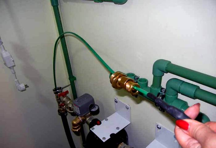 כניסת כבלים למערכת