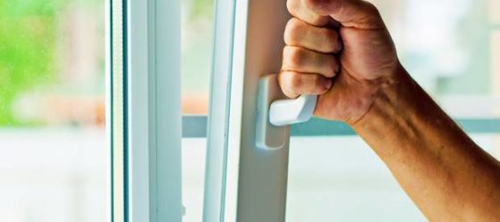 חלון הפלסטיק לא ייסגר