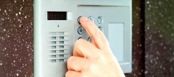 כיצד לפתוח אינטרקום ללא מפתח