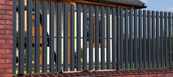 גדר כלונסאות מתכת