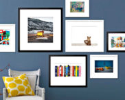 מסגרות תמונה על הקיר