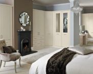 ארון בגדים פינתי בחדר השינה