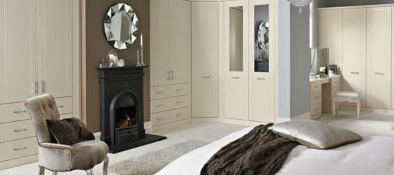 ארון בגדים פינתי בחדר השינה