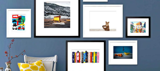 מסגרות תמונה על הקיר