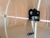 כדי להזיז חלקי גג בגבהים גבוהים, משתמשים במנגנונים מיוחדים עם כונן ידני או כונן אלקטרומכני.