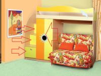 ארון בגדים ומדרגות חלולות עם מגירות