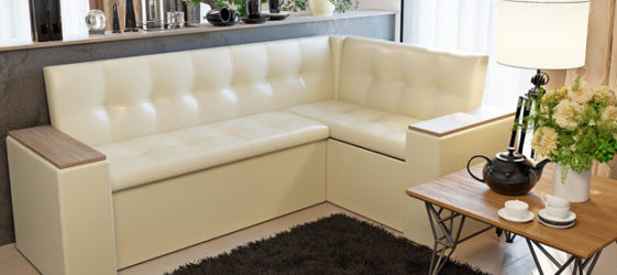 ספה עם ישן במטבח