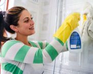 איך מנקים את המקלחת