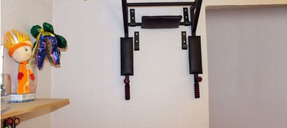 מוט אופקי לקיר לבית