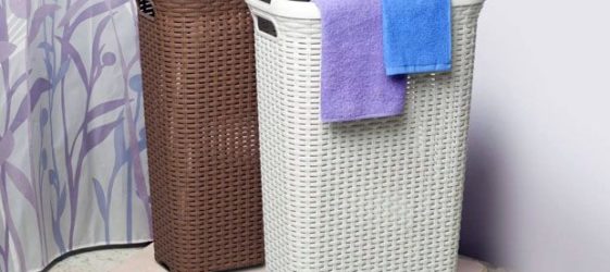 סל כביסה בחדר האמבטיה