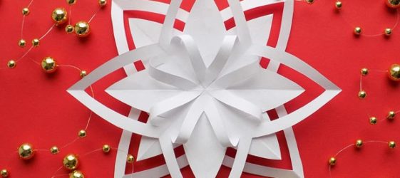 פתיתי שלג וכוכבי נייר לרגל השנה החדשה