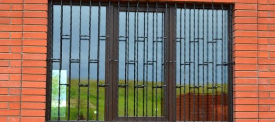 סורגים על חלונות