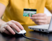 תשלום עבור שירותים באמצעות האינטרנט